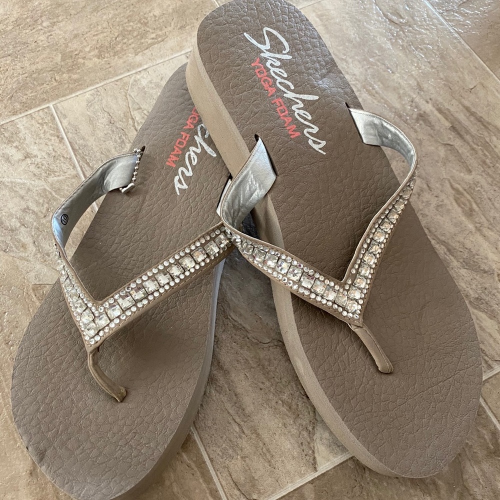 Skechers flip flops
